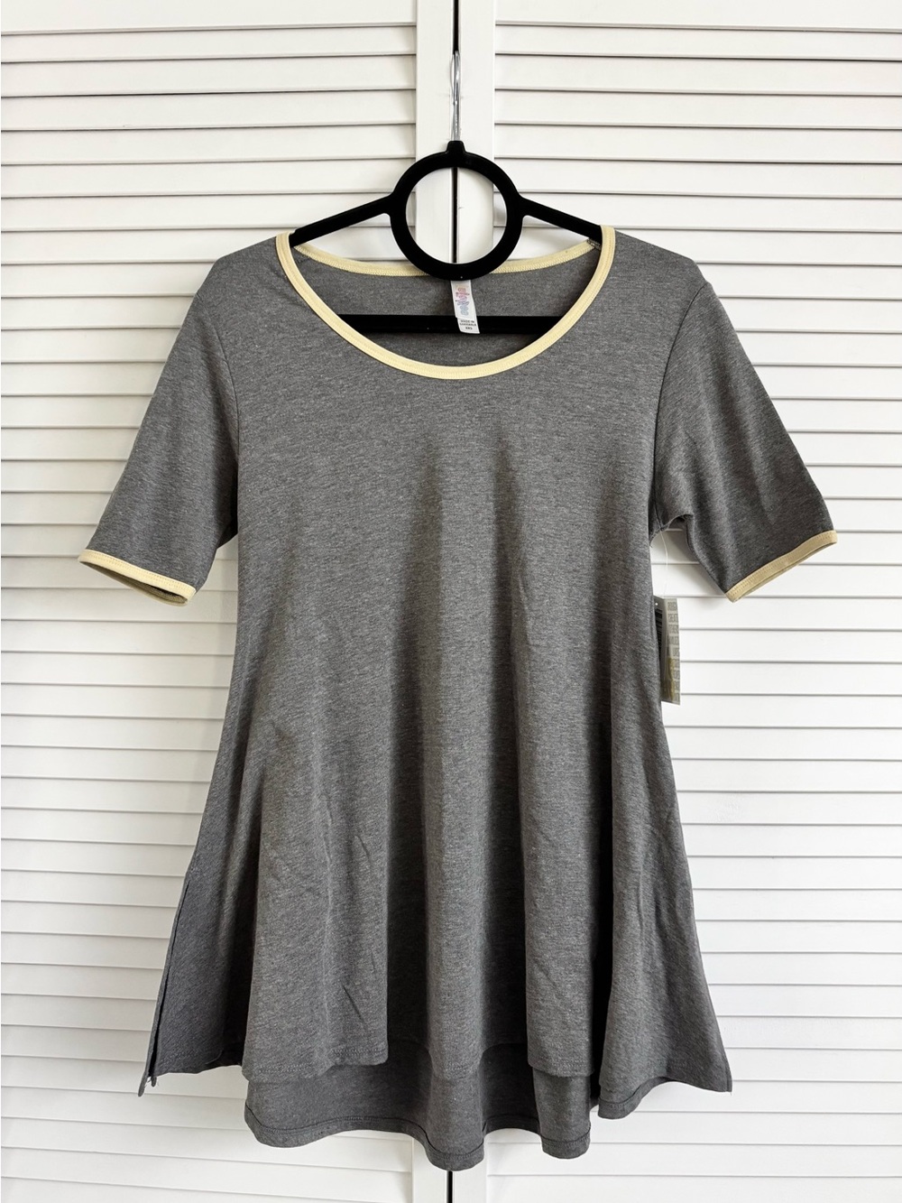LuLaRoe Women’s Gray w/Yellow Trim Perfect Swing Tee, Size: XXS, NWT